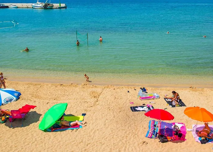 Mit Beheiztem Pool- Schoene Aussicht- Strandnaehe By Interhome Nyaraló *