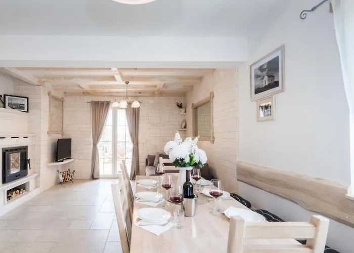 Mit Beheiztem Pool- Schoene Aussicht- Strandnaehe By Interhome