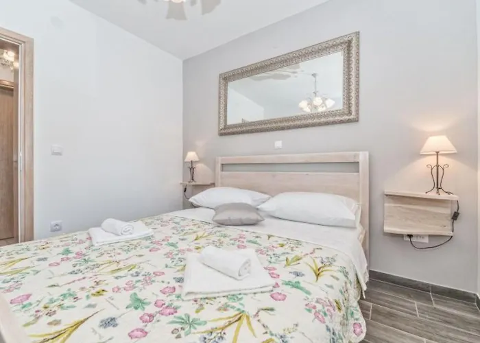 Mit Beheiztem Pool- Schoene Aussicht- Strandnaehe By Interhome Holiday home