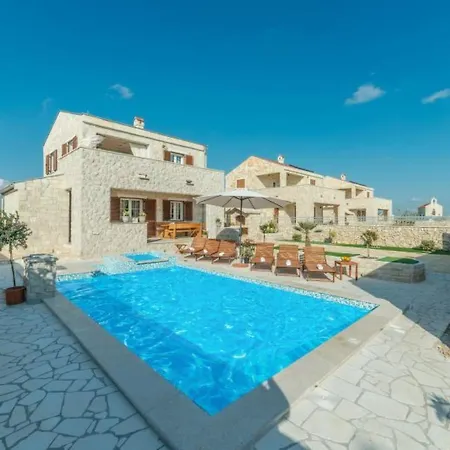 Mit Beheiztem Pool- Schoene Aussicht- Strandnaehe By Interhome *
