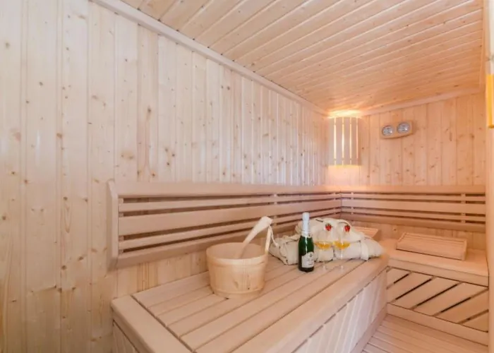 Mit Beheiztem Pool- Schoene Aussicht- Strandnaehe By Interhome *